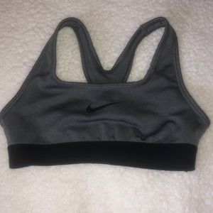 Nike xs sports bra